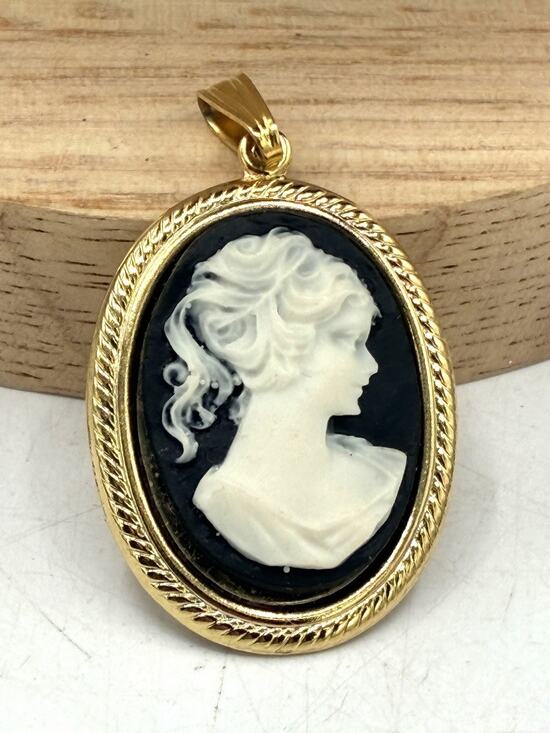Unbranded | Jewelry | Vintage Black White Cameo Pendant Goldtone Rope ...